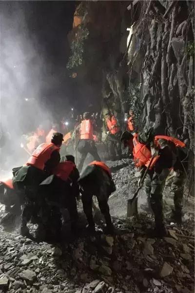 四川九寨沟地震最新图片